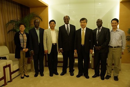 徐明稚校长会见肯尼亚莫伊大学校长理查德•米贝一行