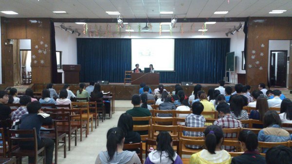 省法学会地方立法研究会会长周冶陶教授来武汉工程大学举办讲座