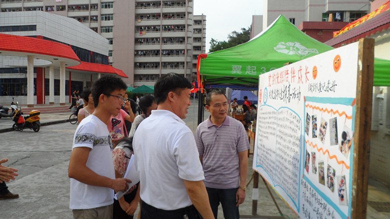 化学与生命科学学院举办“党的光辉 陪伴成长”关爱留守儿童捐书活动