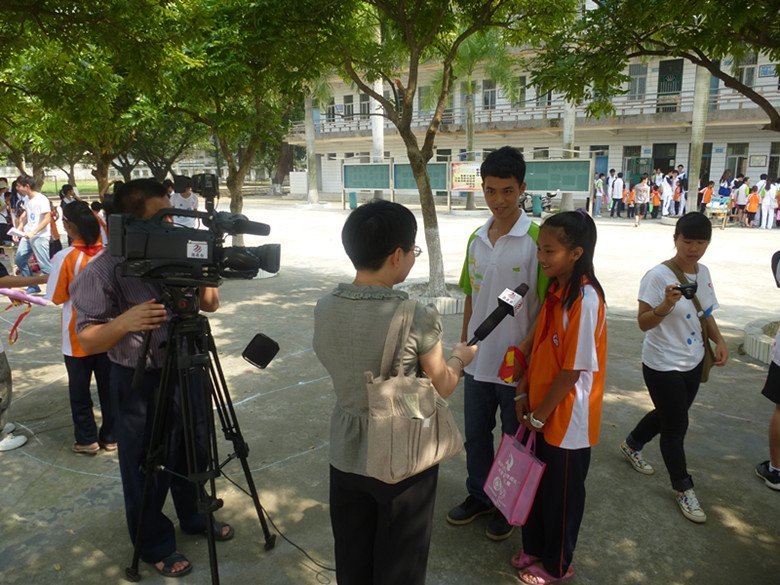 广东石油化工学院与市妇联联合举办“党的光辉 陪伴成长”关爱留守儿童活动暨“六一”联欢会
