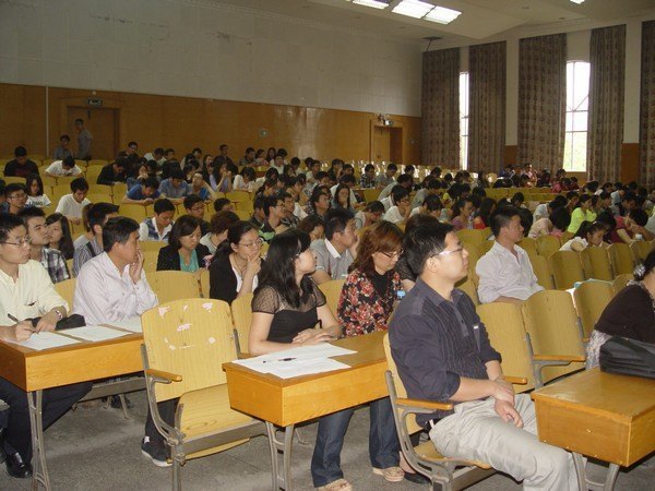 材料科学与工程学院举办党的十八大精神辅导报告