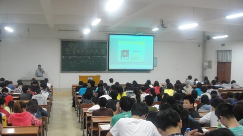 电子工程系举办“领航中国扬帆奋进”学习十八大会议精神专题讲座