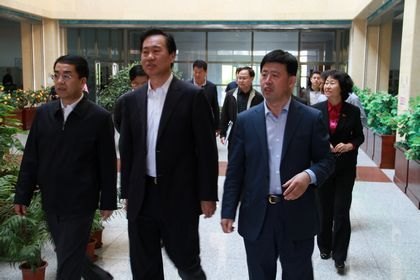 ʡ��Э��ϯ�ĵ���һ�е�������ѧ������п���ʡ��ЭίԱ