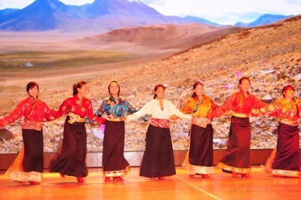 2013届西藏班毕业晚会【组图】