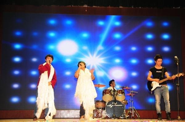 2013届西藏班毕业晚会【组图】