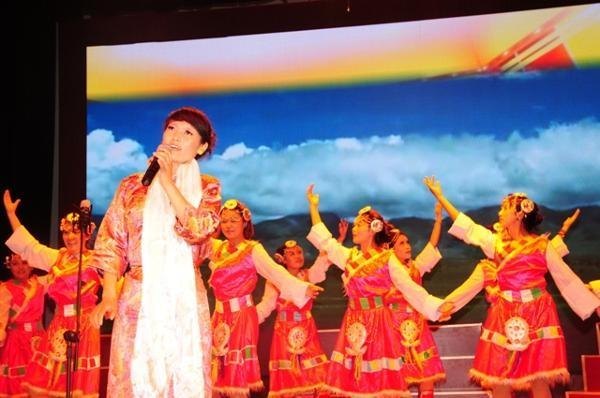 2013届西藏班毕业晚会【组图】