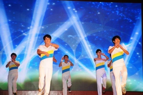 2013届西藏班毕业晚会【组图】