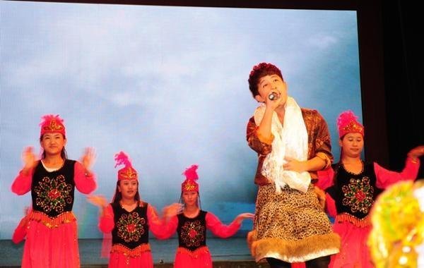 2013届西藏班毕业晚会【组图】