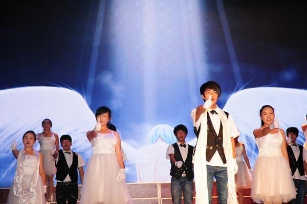 2013届西藏班毕业晚会【组图】