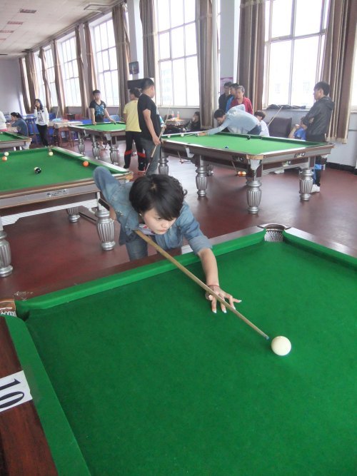 校体委举办首届台球比赛