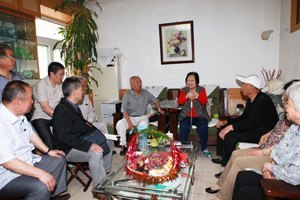 化学化工学院63届校友五十年后相聚母校