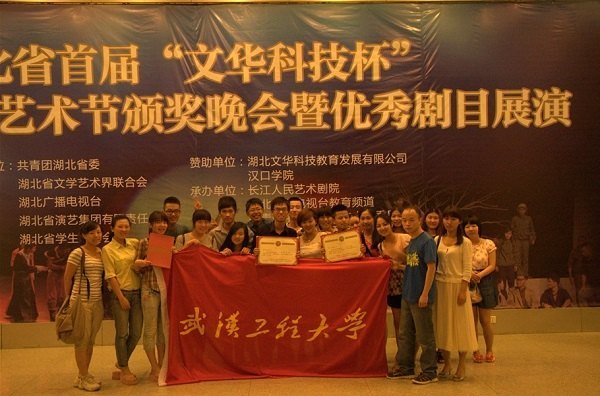 �人���̴�ѧ��Ʒϲ��ʡ�׽��ѧ���������������Ƚ�