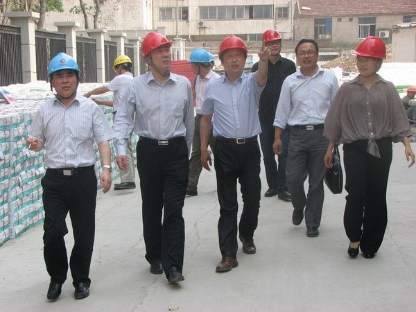 校领导视察继续教育学院新校区建设工地