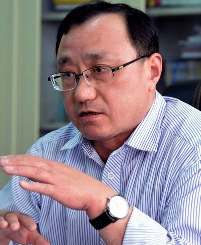 学习十八大精神巡礼(六)——访人文学院院长刘承华