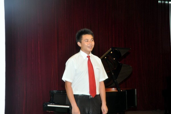 У�쵼��ϯ���ڿ�������ѧ���㱨�ݳ�