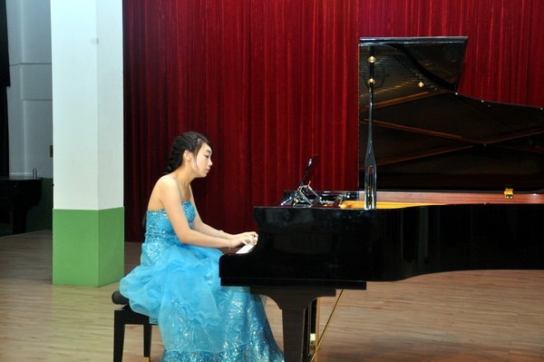 У�쵼��ϯ���ڿ�������ѧ���㱨�ݳ�