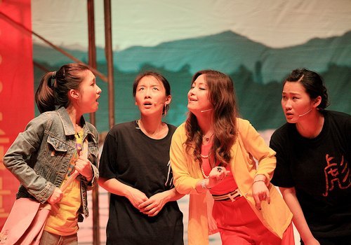 高雅艺术进校园来台州学院精彩演绎话剧《寻找雷FUN》