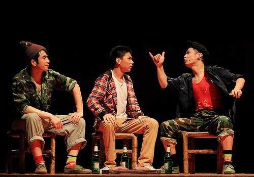 高雅艺术进校园来台州学院精彩演绎话剧《寻找雷FUN》