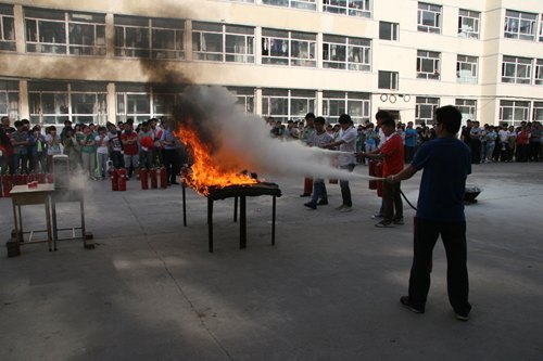 安全教育常抓不懈 消防演练警钟长鸣安全教育常抓不懈 消防演练警钟长鸣