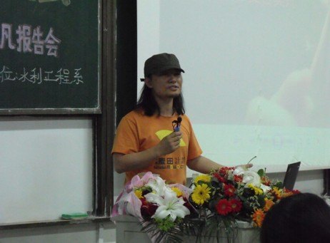 “感恩于心,爱心传递”——“麦田计划”发起者莫凡先生来河海大学文天学院作专场报告会