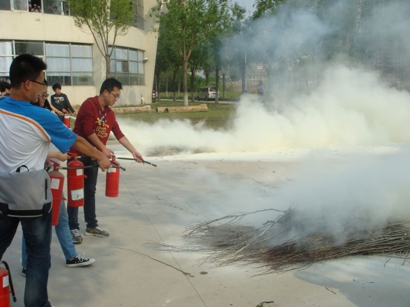 普及消防知识 构建平安校园