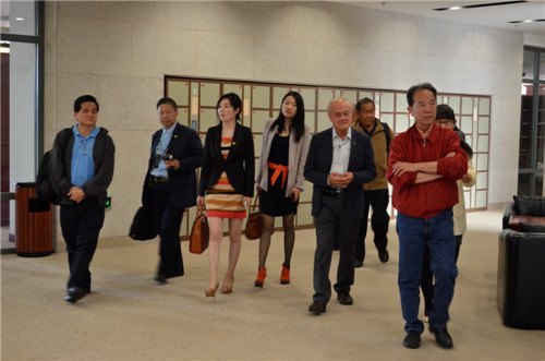 原世界不动产联盟主席拿督爱伦童国模先生一行访问长春建筑学院