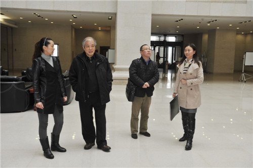 原世界不动产联盟主席拿督爱伦童国模先生一行访问长春建筑学院