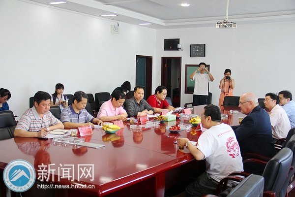 “海外名师”一行三人来湖南科技大学开展学术交流