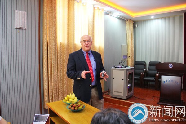 “海外名师”一行三人来湖南科技大学开展学术交流