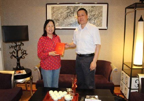 ����Ӣ������Ƹ������ҵ��ѧ�̽�ѧԺ����������Ľ�ѧ����