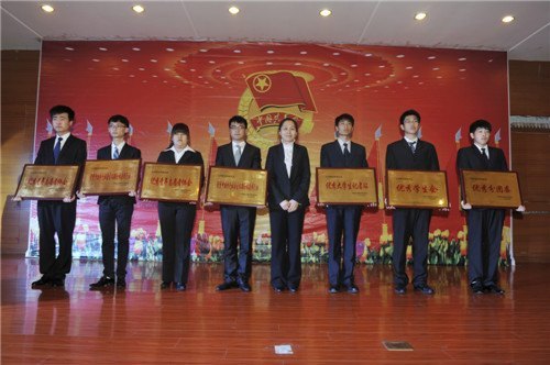 长春建筑学院开展首届“十佳大学生”评选并召开五四“创先争优”活动表彰大会