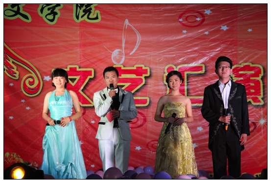 文学院举办“绽放青春，讴歌辉煌”文艺汇演