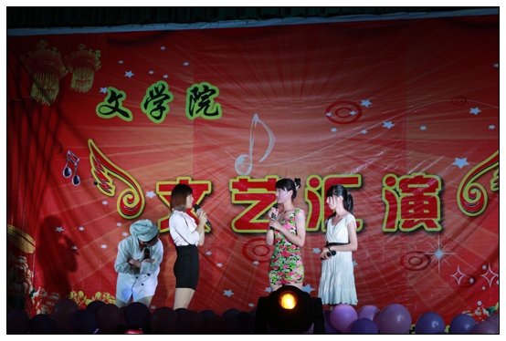 文学院举办“绽放青春，讴歌辉煌”文艺汇演