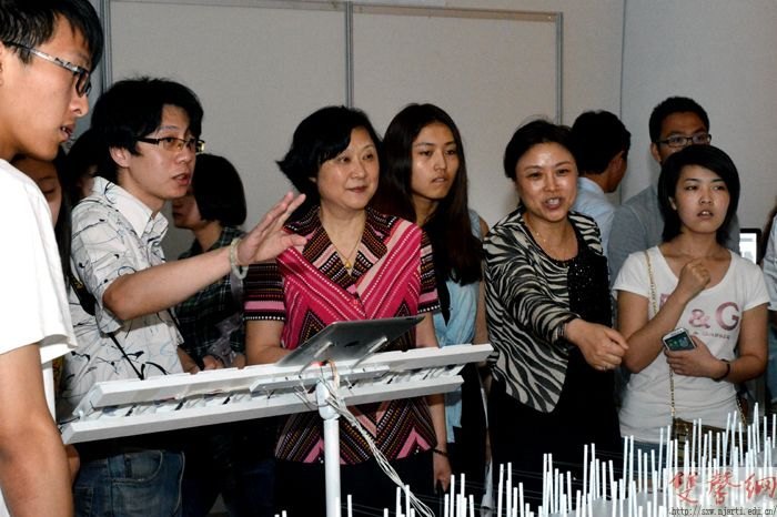 2013���Ͼ�����ѧԺ��ҵ����Ʒչʢ��Ļ