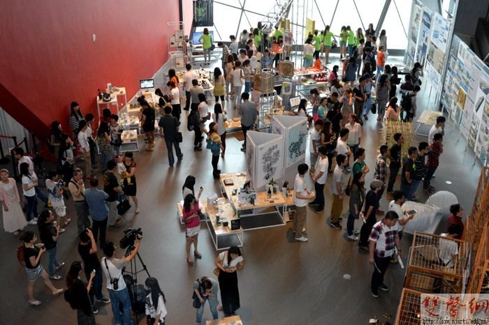 2013���Ͼ�����ѧԺ��ҵ����Ʒչʢ��Ļ