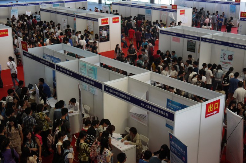 东华大学2013年实习生招聘会举行