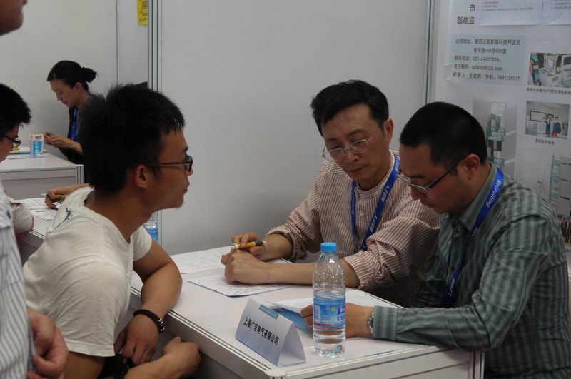 东华大学2013年实习生招聘会举行