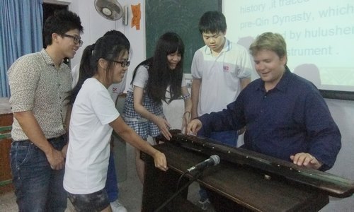 美国詹姆斯顿学院来访 中美师生友好交流