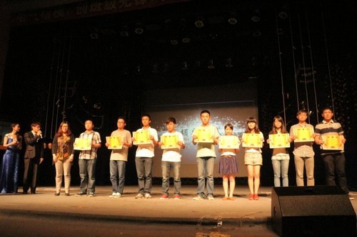 ��������ѧԺ��չ����ּ����  �������Ρ�ʮ�ѵ�Ա־Ը��������ѡ�