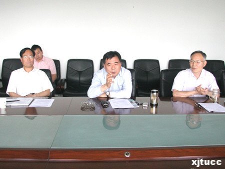 西安交通大学城市学院工会召开学习十八大精神、弘扬传统文化、强化服务意识研讨会