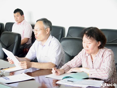 西安交通大学城市学院工会召开学习十八大精神、弘扬传统文化、强化服务意识研讨会