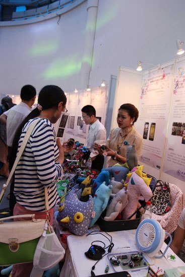 北京城市学院师生参加第二届北京市大学生科学研究与创业行动计划成果展示与经验交流会