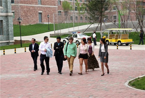 美国俄亥俄州立大学Daniel Sui教授一行来访长春建筑学院