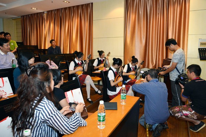 “亚洲媒体聚焦亚青会”活动走进南艺