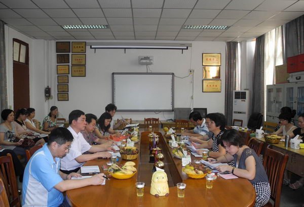 学校青年教师培养工作检查组到外国语学院检查并座谈