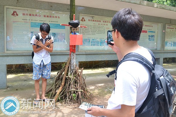 “HELLO 树先生” 商学院广告系树体艺术设计展震撼开启
