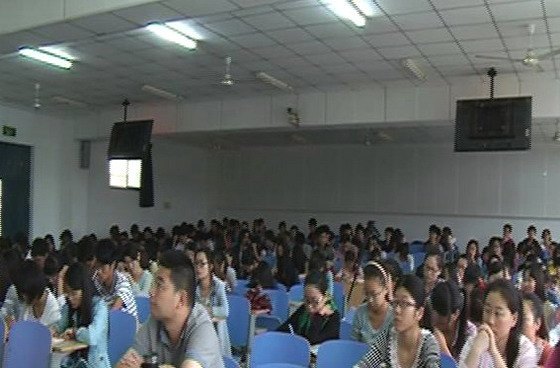 坚定理想信念,铸就辉煌人生——校领导应邀为文学与传媒学院师生上党课