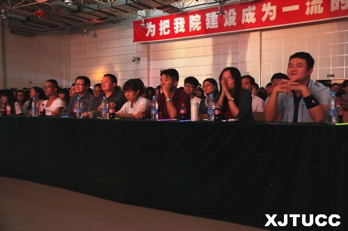 聆听音乐盛宴,唱响青春梦想——西安交通大学城市学院第八届“星光大道”校园歌手大赛华丽落幕