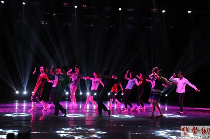 舞蹈学院09级编导班毕业汇报演出成功上演