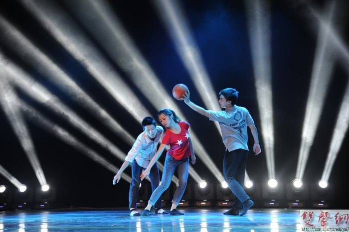 舞蹈学院09级编导班毕业汇报演出成功上演